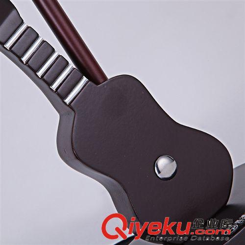 超值tj現(xiàn)代簡(jiǎn)約藝術(shù)吉他臺(tái)燈 布藝家居床頭燈飾燈具 閱讀夜燈原始圖片2