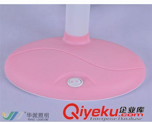 華派批發(fā)學(xué)生學(xué)習(xí)閱讀寫字護(hù)眼臺燈 簡約工作辦公臥室臺燈 禮品燈原始圖片3