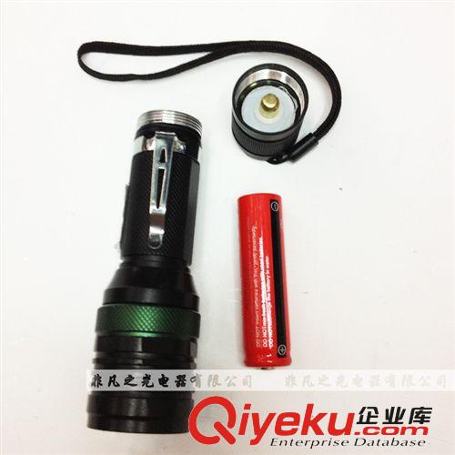 2013新款CREE LED強(qiáng)光手電頭部旋轉(zhuǎn)調(diào)焦手電筒818原始圖片3
