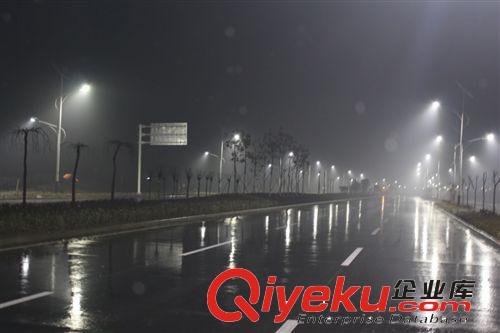 LED太陽能路燈6米8米9米10米12米道路路燈生產(chǎn)廠家單臂雙臂路燈桿