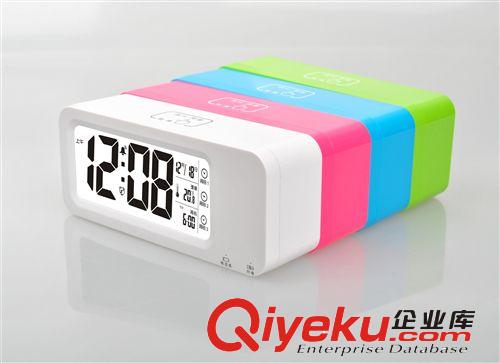 2014年新品全球{sk}充電觸摸聰明鐘 三組工作日版鬧鐘電子鐘 爆款原始圖片3
