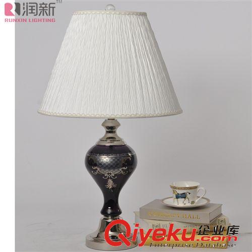 廠家批發(fā)gd金色款歐式后現(xiàn)代玻璃工藝品臺燈家居飾品擺件MT1744