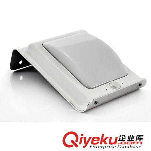 廠家現(xiàn)貨熱銷不銹鋼銀白色超亮LED戶外太陽(yáng)能智能紅外人體感應(yīng)燈原始圖片2