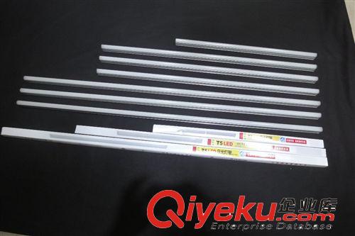 1.2mT5一體化元暗區(qū)LED日光燈