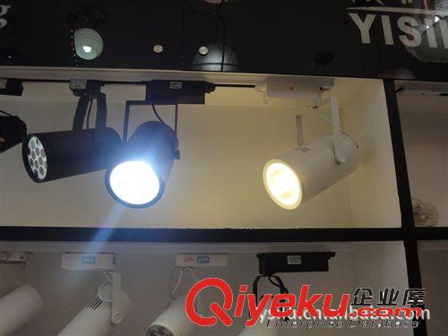 廠家直銷30W集成LED軌道燈工作每天10小時保兩年