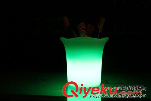 環(huán)保塑料材料遙控16色變化LED發(fā)光冰桶 滾塑發(fā)光冰桶原始圖片2