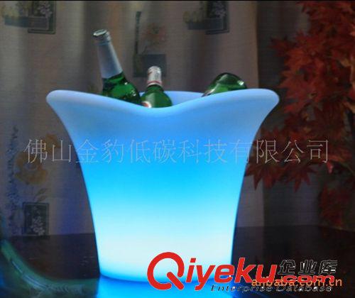 環(huán)保塑料材料遙控16色變化LED發(fā)光冰桶 滾塑發(fā)光冰桶原始圖片3