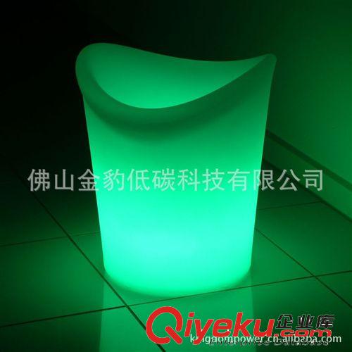 供應三角LED冰酒桶 充電遙控七彩漸變 滾塑PE塑料LED發(fā)光酒桶