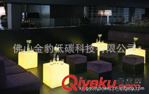 PE材料LED發(fā)光立方體 LED發(fā)光凳子 LED發(fā)光方凳原始圖片2