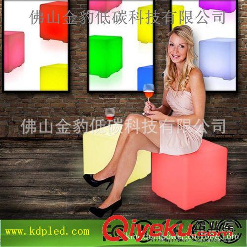 娛樂休閑場所變色LED發(fā)光家具 LED發(fā)光咖啡桌