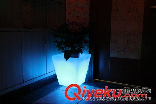 供應LED發(fā)光花盆 塑料彩色花盆 無線遙控 鋰電子可充電花盆 滾塑原始圖片3