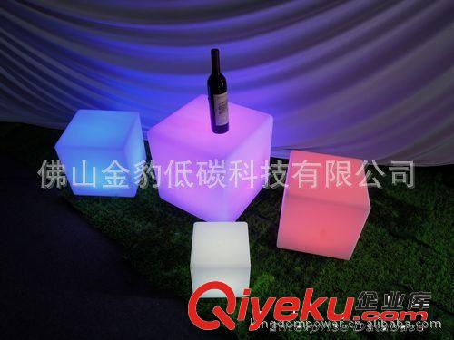 供應(yīng)LED發(fā)光七彩水上漂浮球形燈 PE塑料球形燈