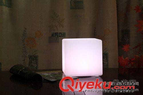 LED發光方凳 遙控變色七彩LED方凳 酒吧發光凳子 塑料發光三腳凳原始圖片2