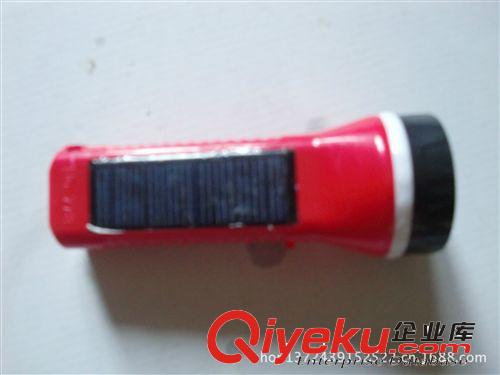 高亮度,無能耗,內(nèi)置鉛酸電瓶,正常發(fā)光3小時,智能控制的太陽能燈