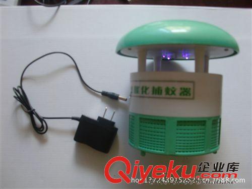 太陽能光催化滅蚊燈,內置鋰電池,連續使用八小時以上,