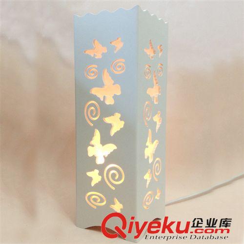 廠家直銷35cm簡約創(chuàng)意宜家酒店婚慶床頭臥室書房調(diào)光鏤空雕花臺燈