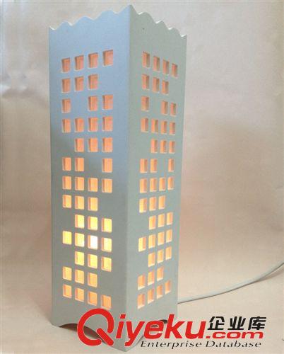 廠家直銷35cm簡約創(chuàng)意宜家酒店婚慶床頭臥室書房調(diào)光鏤空雕花臺燈原始圖片3