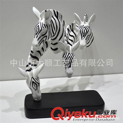 軟裝家居時尚噴漆飾品 樹脂動物斑馬擺飾品 一言既出駟馬難追