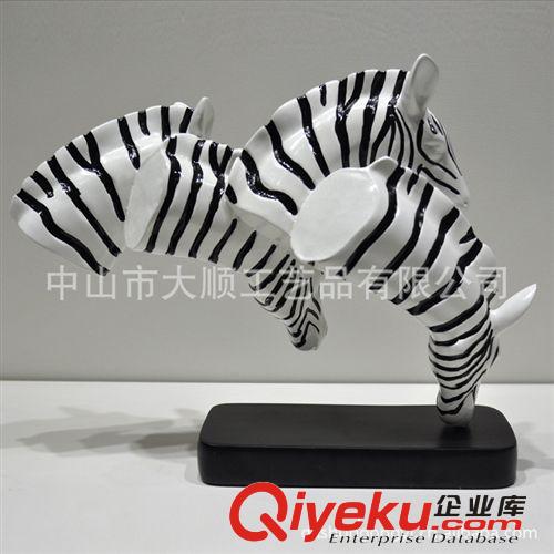 軟裝家居時(shí)尚噴漆飾品 樹脂動(dòng)物斑馬擺飾品 一言既出駟馬難追