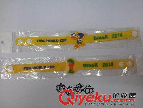 2014巴西世界杯吉祥物金杯硅膠鈕扣手環(huán) 手帶 腕帶紀(jì)念品硅膠手環(huán)原始圖片3
