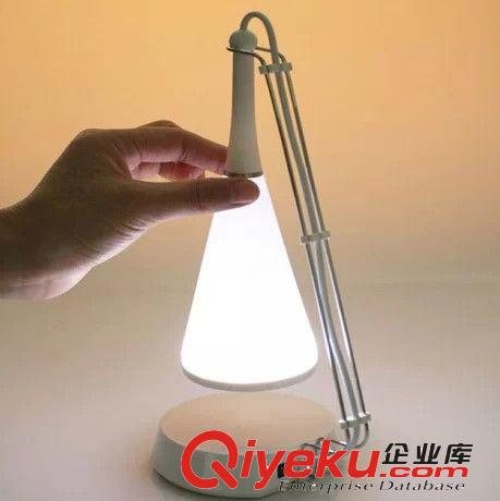 觸控式LED吊燈式節(jié)能臺燈音箱 節(jié)能燈音響 多功能USB臺燈音響原始圖片2