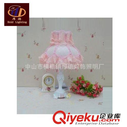 廠家批發(fā) 歐式布藝陶瓷燈 創(chuàng)意臥室床頭臺燈