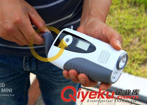 手搖發(fā)電手電筒收音機(jī) 多功能應(yīng)急充電便攜手電筒收音機(jī) 救災(zāi)警報原始圖片2