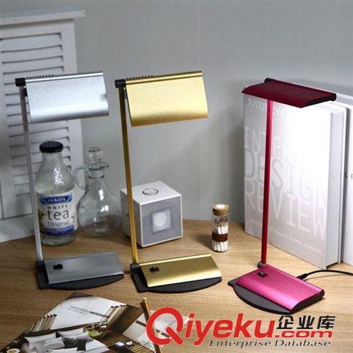 韓國文具  可愛USB小萌馬LED學習臺燈臥室照明燈 創(chuàng)意燈具