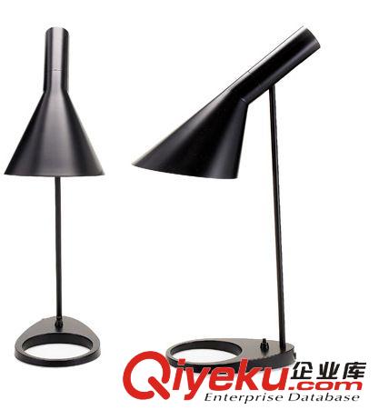 設(shè)計(jì)師不銹鋼三腳架探照落地?zé)粑枧_(tái)攝影展會(huì)展廳工業(yè)復(fù)古北歐美式