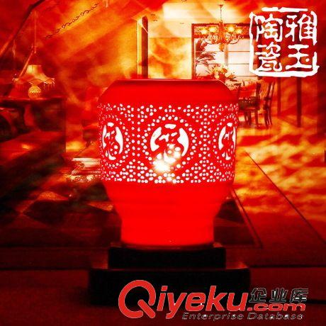 陶瓷臺燈鏤空中國紅喜慶紅木座中式古典客廳復(fù)古裝飾燈飾婚慶結(jié)婚原始圖片3