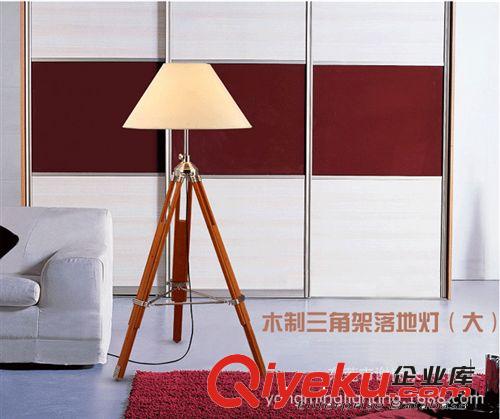 出口美國美式鄉(xiāng)村原木三腳落地?zé)艄I(yè)復(fù)古鐵藝燈UL/CE認(rèn)證燈具