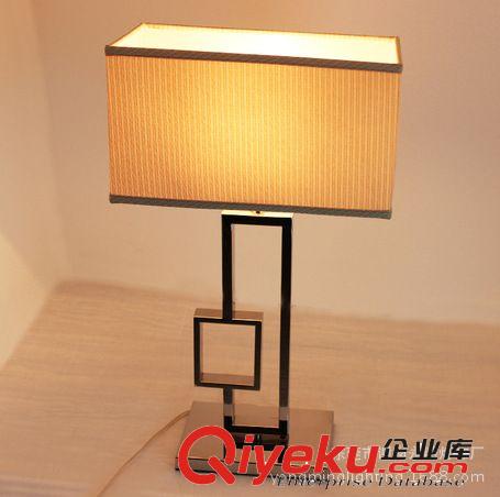 美式現(xiàn)代回形五金桌燈出口東南亞歐洲UL/CE認證酒店客房室內(nèi)燈飾