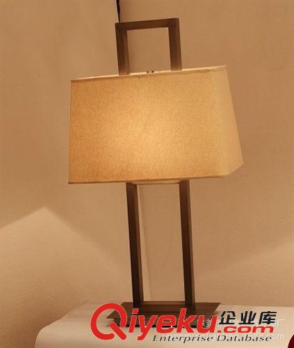 新款創(chuàng)意美國酒店客房燈五金門形桌燈閱讀學(xué)習(xí)燈具燈飾廠家定制原始圖片2