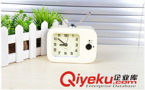 迷你復(fù)古鬧鐘/TV電視機(jī)鬧鐘/糖果色床頭鐘/金屬臺(tái)鐘 時(shí)尚創(chuàng)意鐘