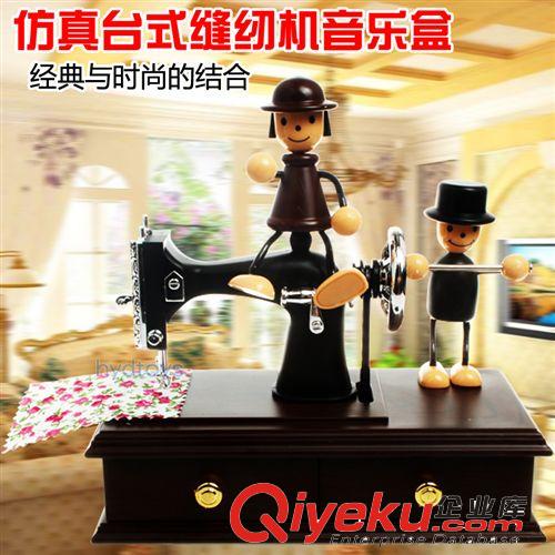688-01娃娃手推縫紉機(jī)八音盒 復(fù)古臺(tái)式情侶音樂盒 縫紉機(jī)音樂盒原始圖片2
