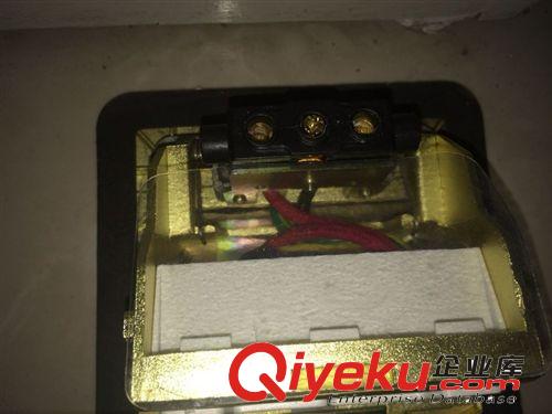 zp葉工地插座快起慢起式全銅防水液壓緩沖多功能六孔地插含底盒