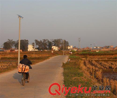 新農(nóng)村太陽(yáng)能路燈 太陽(yáng)能鋰電LED路燈 質(zhì)保五年可天天亮燈