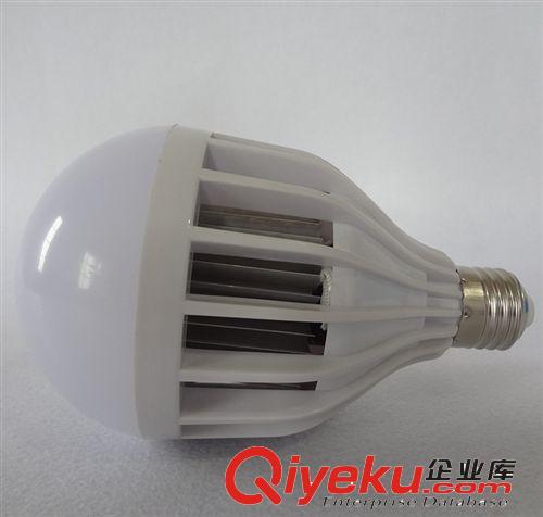 廠家直銷 LED球泡燈 15W 18W 高亮室內(nèi)節(jié)能燈 E27螺口塑料燈泡