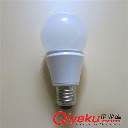 新款白色光殼7W led球泡270度發(fā)光 QP-07W-01