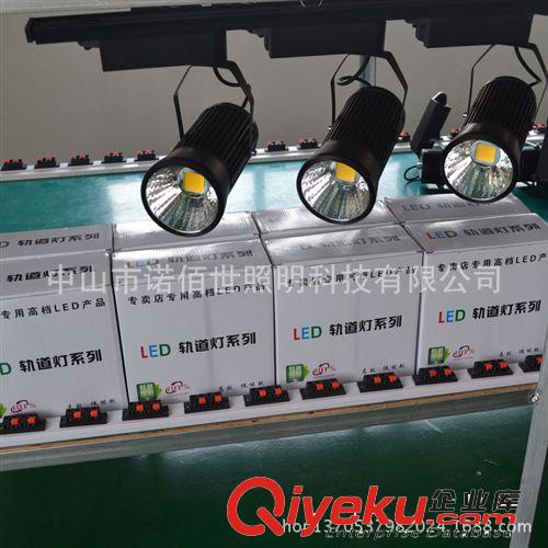 成都高亮LED軌道燈、服裝店專用導(dǎo)軌式LED射燈 品質(zhì)保證 二年包換