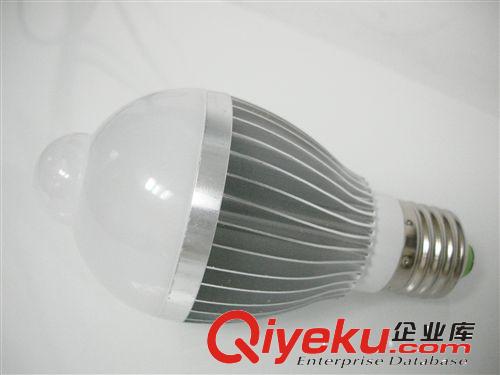 9W LED 帶記憶 紅綠藍(lán) RGB球泡燈 七彩變色燈 球泡 + 遙控