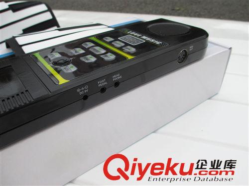 61鍵加厚帶手感手卷鋼琴 折疊鋼琴 電子琴 帶延音手卷鋼琴原始圖片3