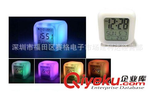 廠家直銷 七彩鬧鐘/變色鐘/時間溫度萬年歷鬧鐘/減壓鐘原始圖片2