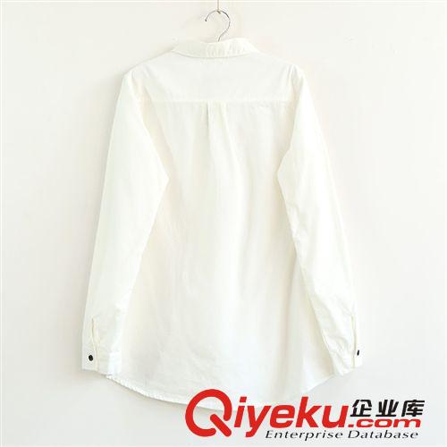 209-0041日式外貿(mào)森女清新翻領(lǐng)門襟刺繡小貓口袋中長(zhǎng)款寬松襯衫白