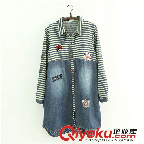 105-0278日系秋款新品原宿風(fēng)個(gè)性貼標(biāo)條紋拼接做舊牛仔衫長(zhǎng)款襯衫