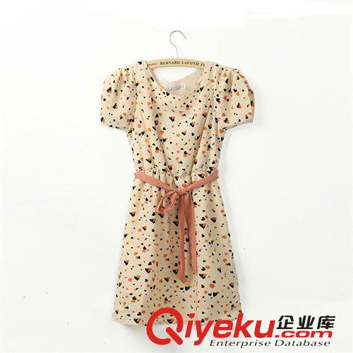 女人幫 2014夏季新款短袖連衣裙 甜美修身圓領(lǐng)雪紡桃心碎花連衣裙原始圖片3