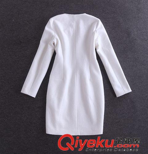 凱特王妃同款 白色毛呢料彩鉆釘珠藍(lán)色蝴蝶結(jié)胸針長(zhǎng)袖外套原始圖片3