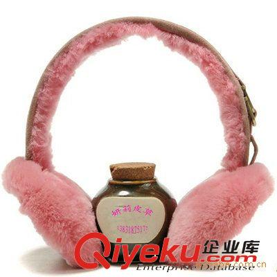 【妍莉皮草】2013 新款廠家供應(yīng)系列 李小璐皮毛一體 羊毛耳捂原始圖片3