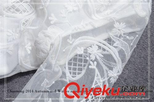歐洲站女裝2014新款 白色水溶花系腰帶超長款風(fēng)衣外套 gc2642原始圖片3