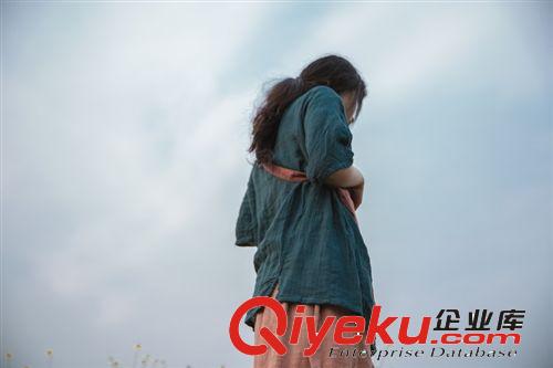 壹念原創(chuàng)設(shè)計 女士夏裝純棉寬松文藝百搭V領(lǐng)短袖套頭T恤